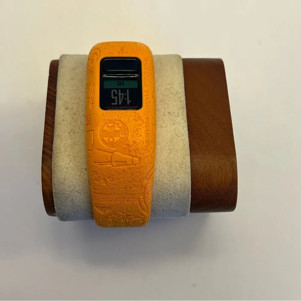 Garmin Vivofit Jr.2 (wall-e‎ theme, new batteries, kids smart watch)